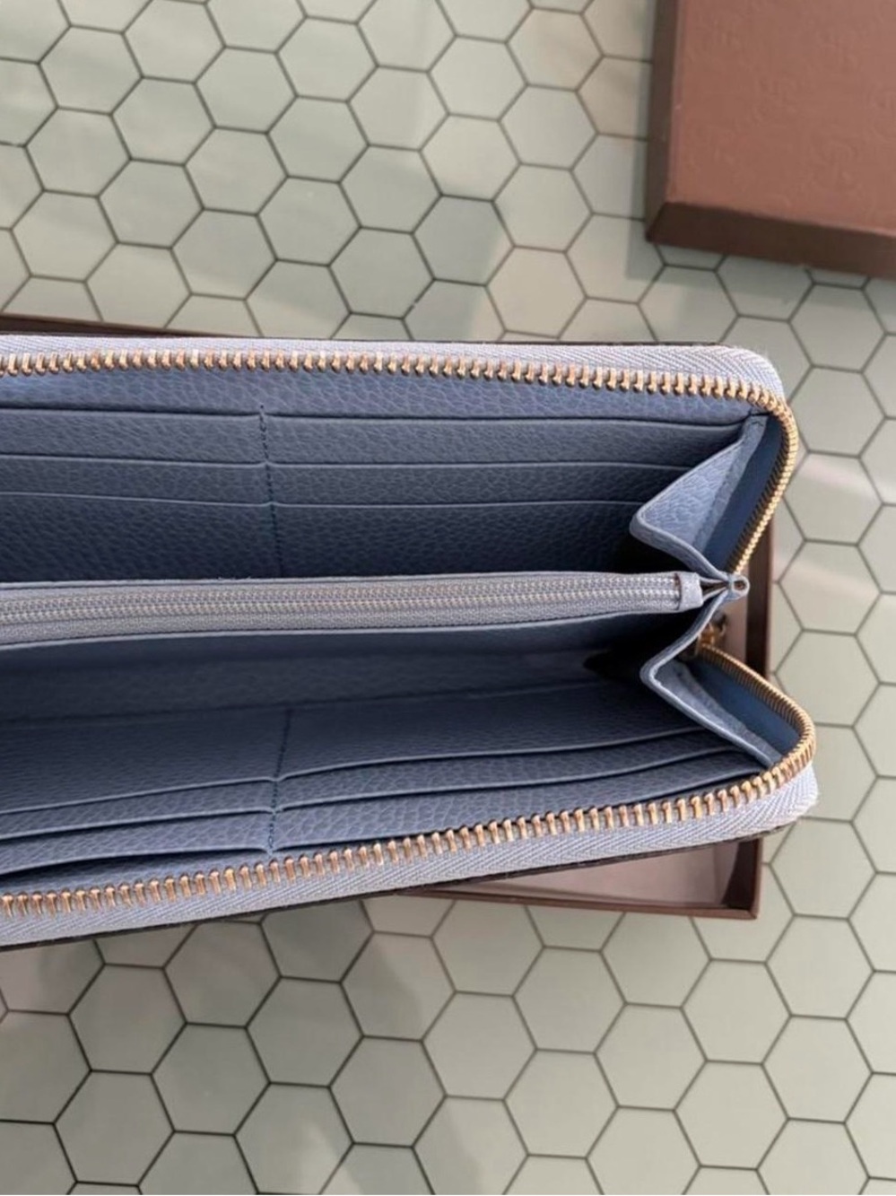 Gucci Light Blue & Gold Leather Wallet - Picture 2 of 5